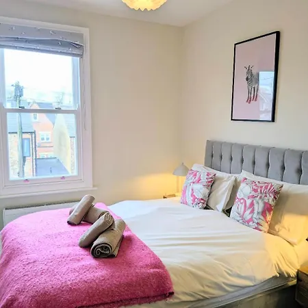 Montrose House * יורק