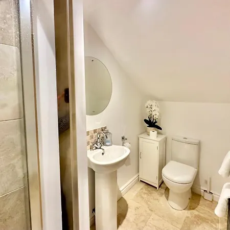Montrose House بيت للعطل