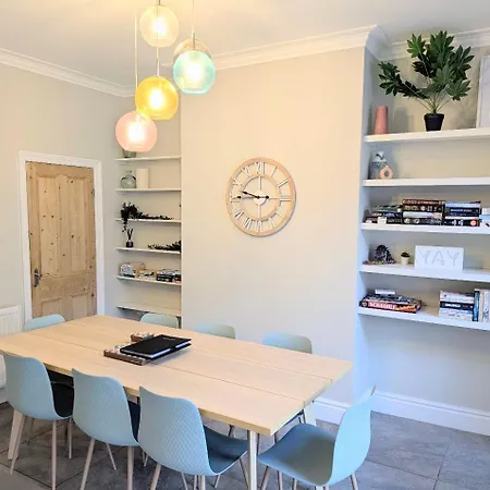 Сasa de vacaciones Montrose House *